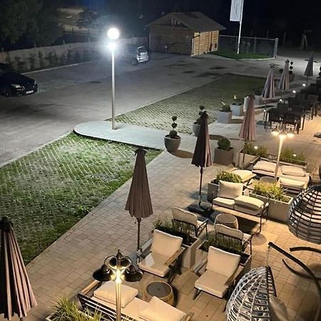 Holdvirag Hotel Sarvar Ngoại thất bức ảnh