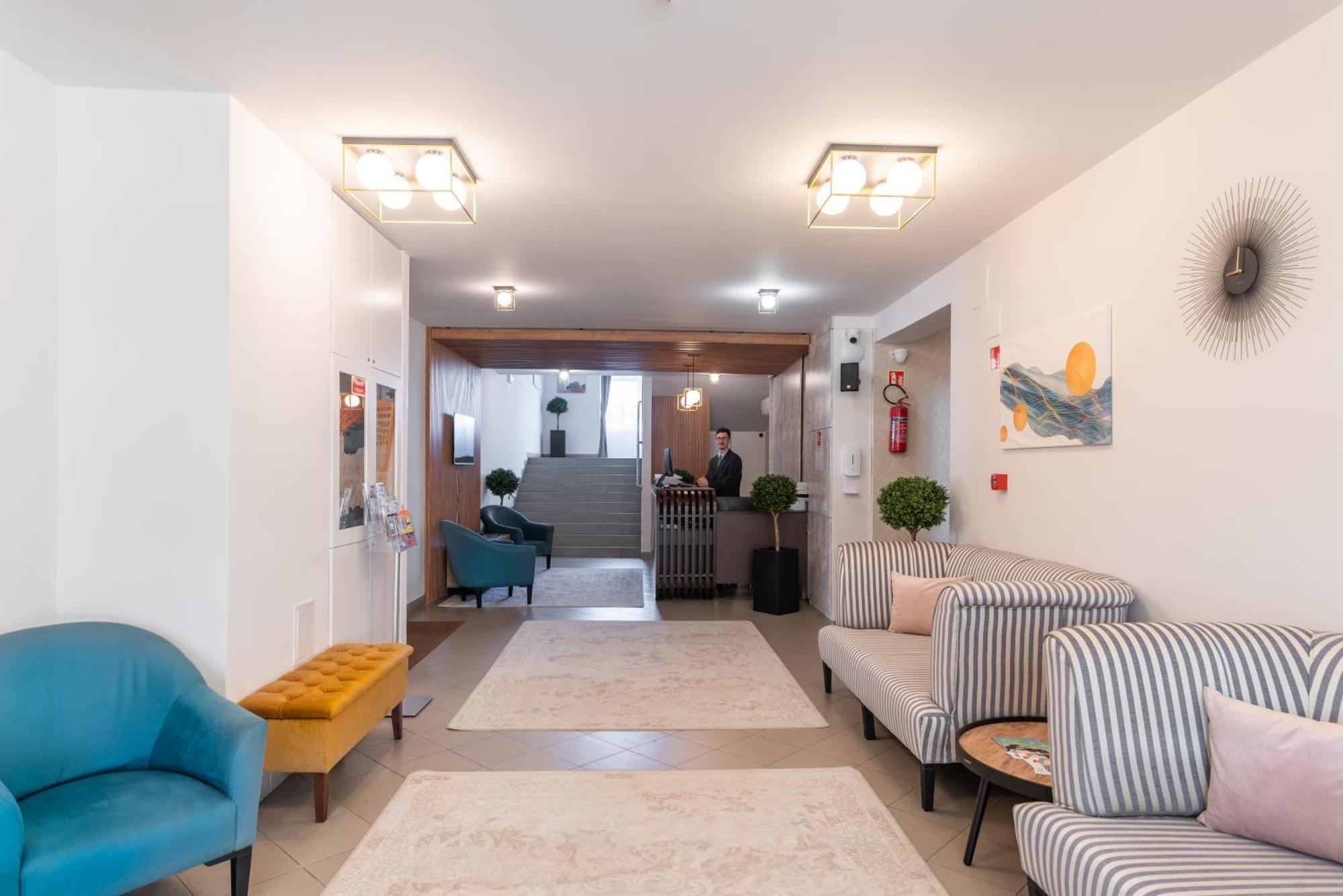 Holdvirag Hotel Sarvar Ngoại thất bức ảnh