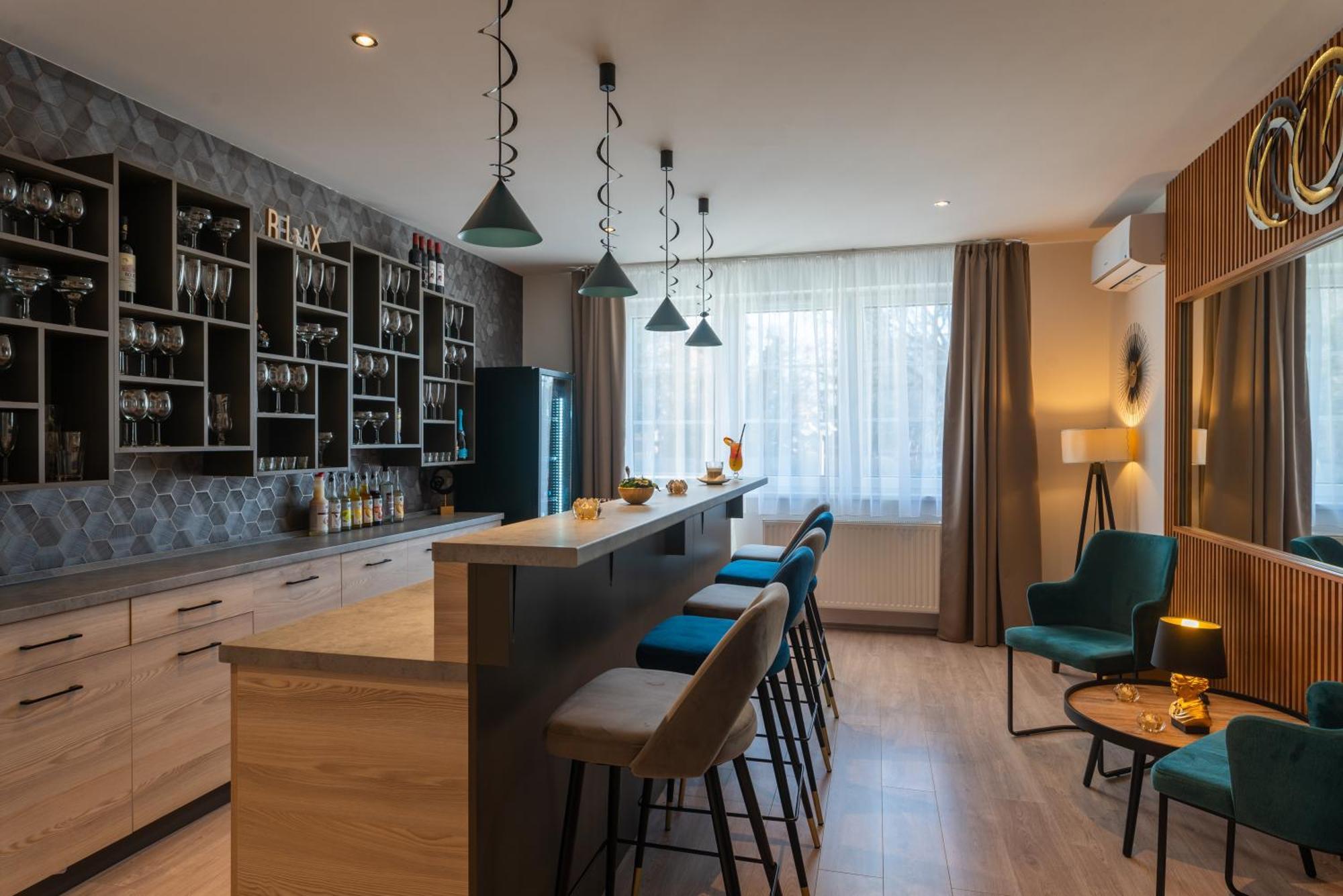 Holdvirag Hotel Sarvar Ngoại thất bức ảnh