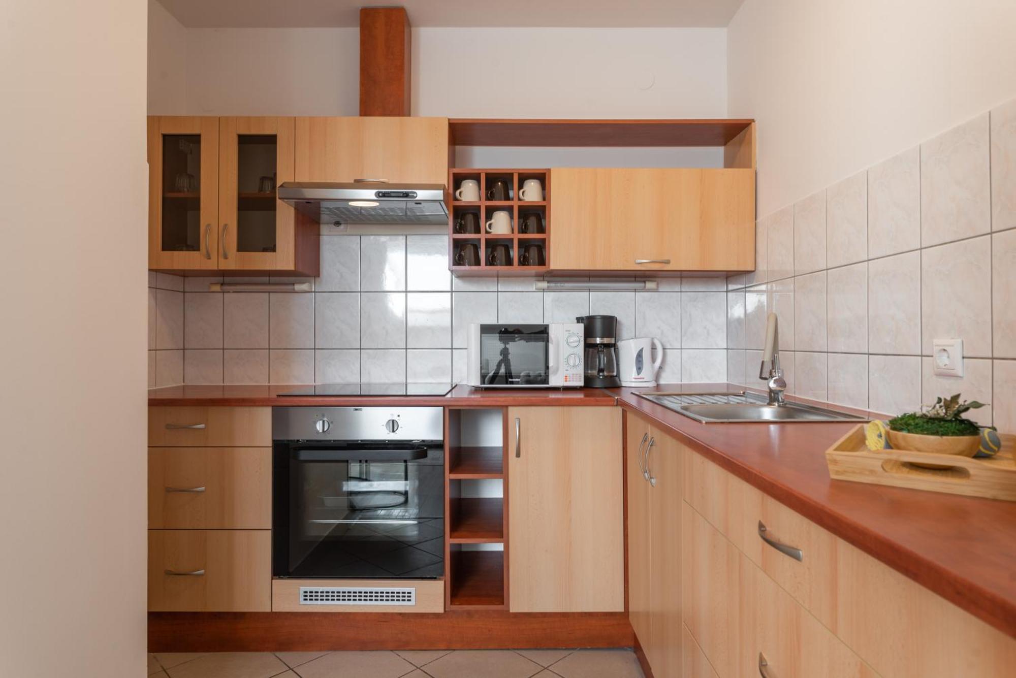 Holdvirag Hotel Sarvar Ngoại thất bức ảnh