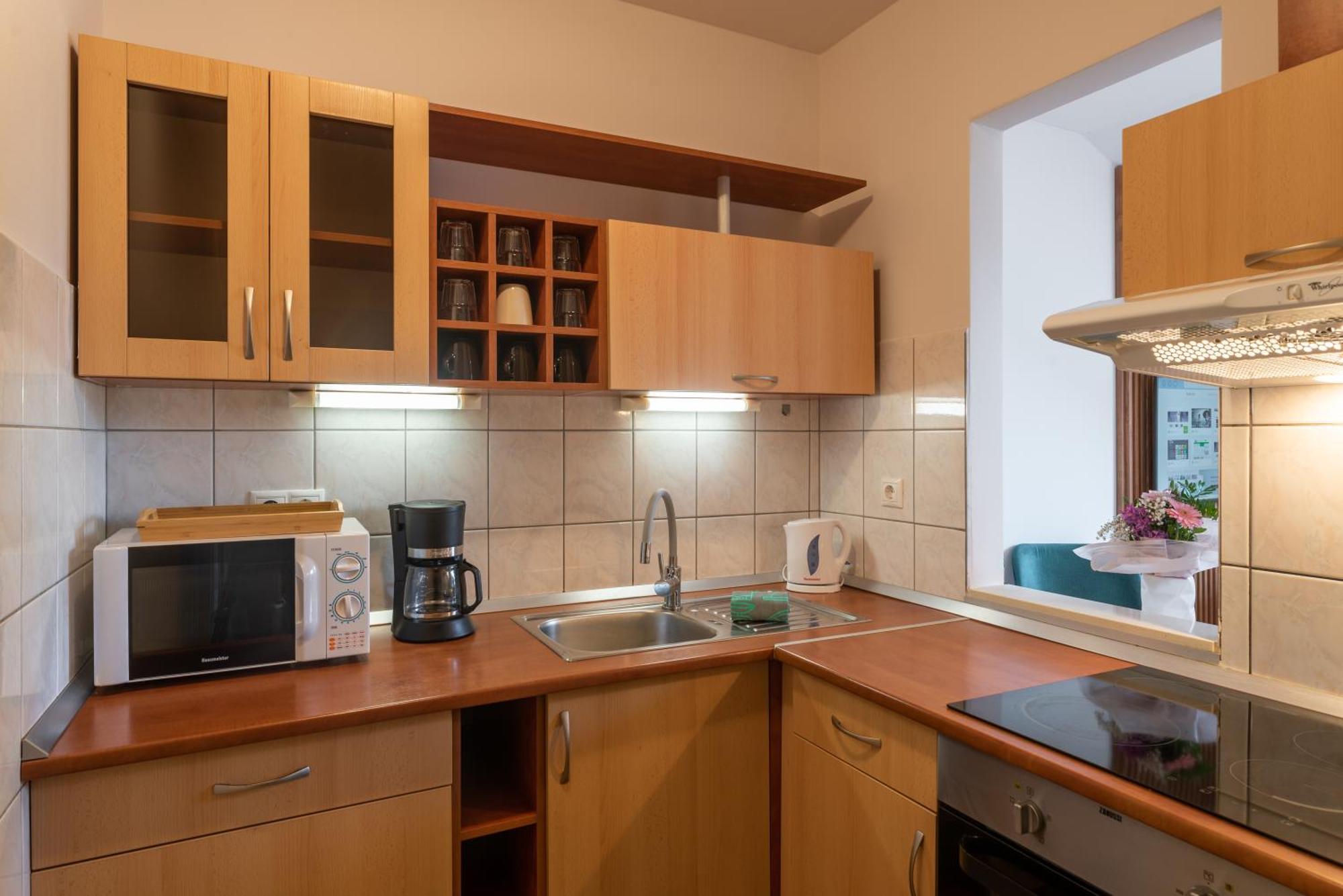 Holdvirag Hotel Sarvar Ngoại thất bức ảnh