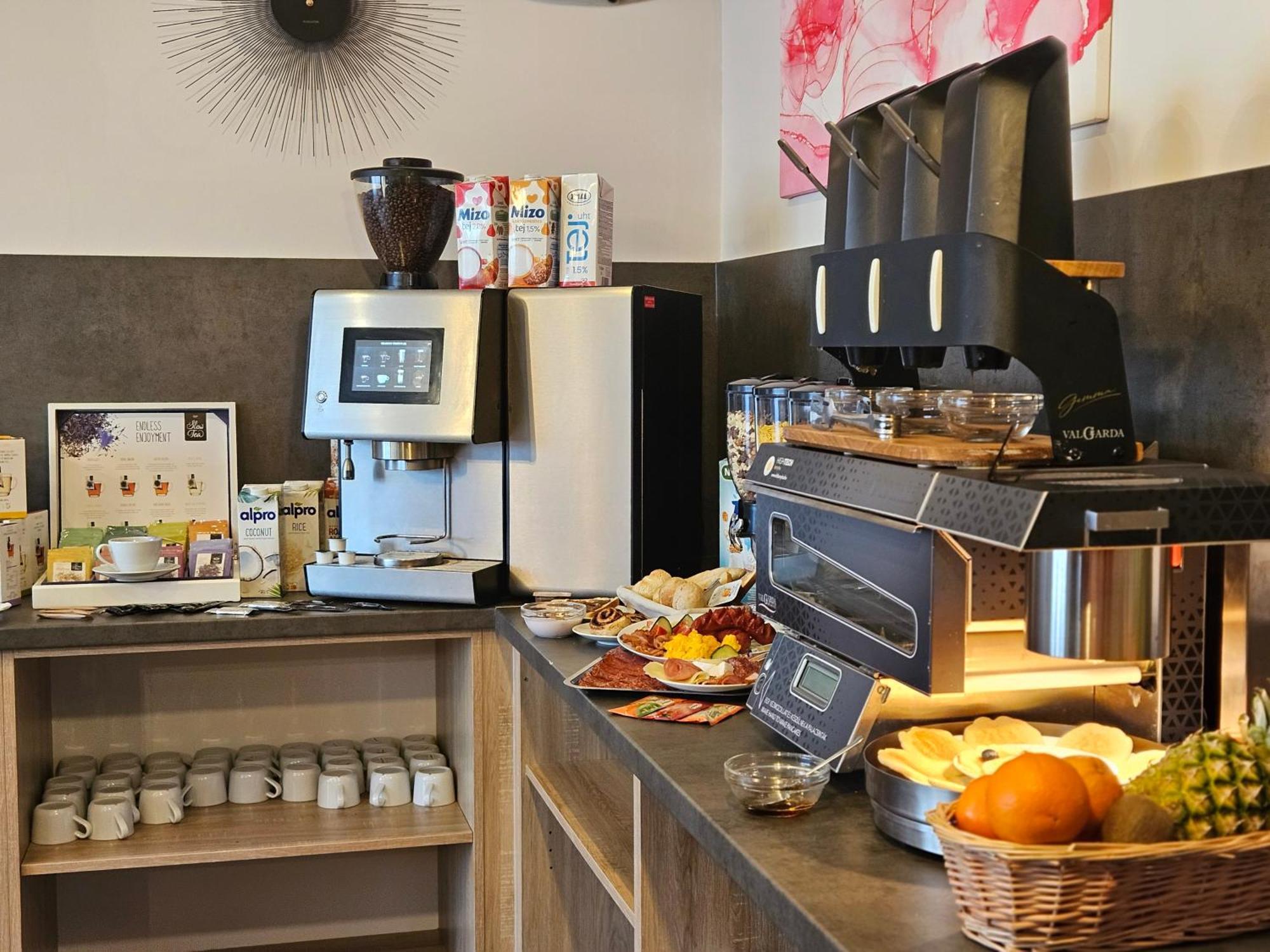 Holdvirag Hotel Sarvar Ngoại thất bức ảnh