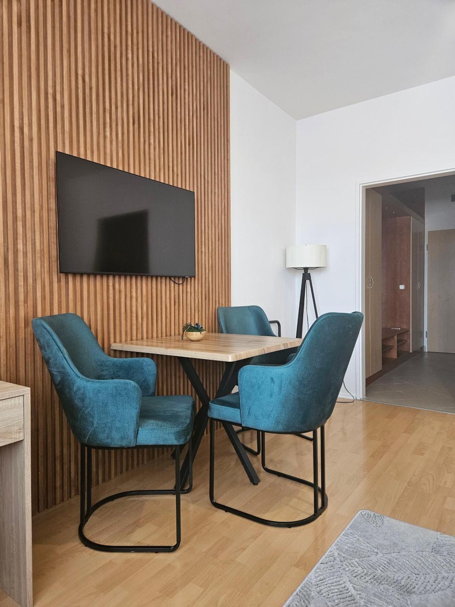 Holdvirag Hotel Sarvar Ngoại thất bức ảnh