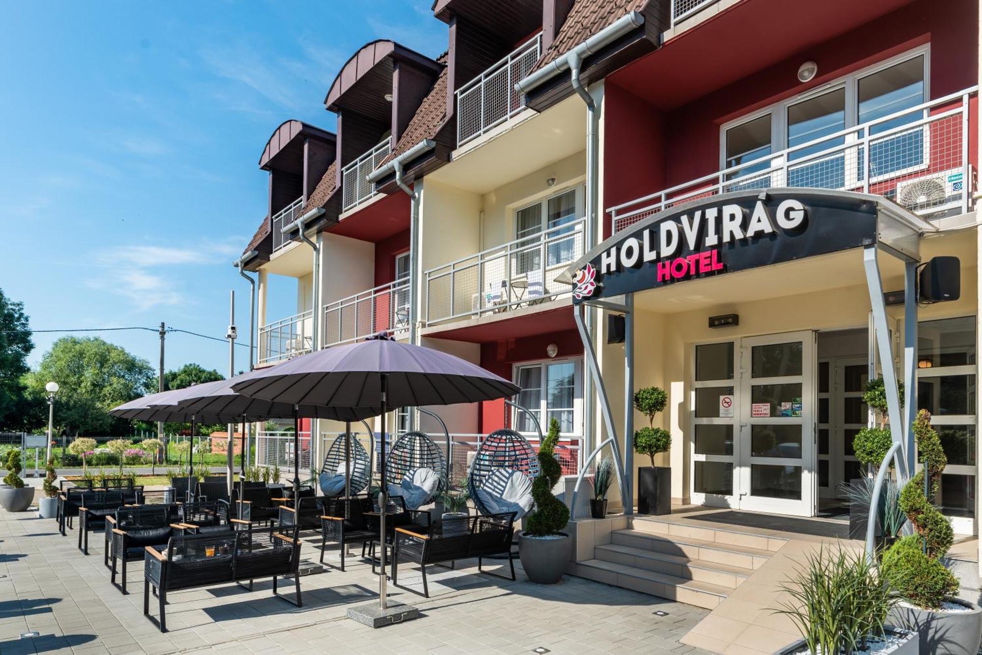 Holdvirag Hotel Sarvar Ngoại thất bức ảnh